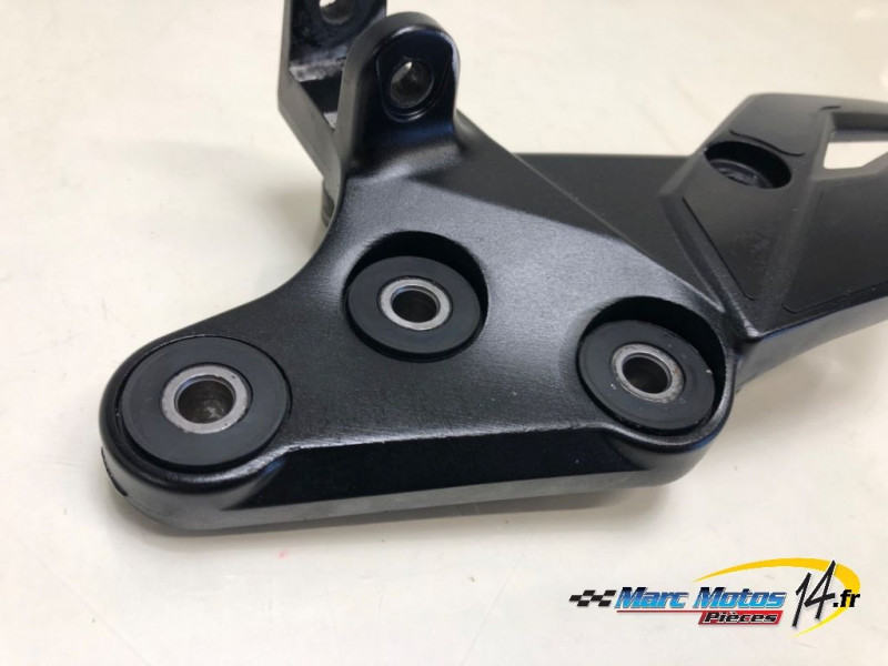 PLATINE AVANT DROITE SUZUKI 750 GSX-S 2019