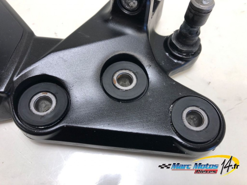 PLATINE AVANT GAUCHE SUZUKI 750 GSX-S 2019