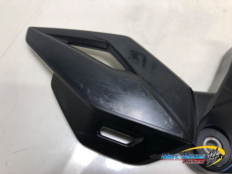 PLATINE AVANT GAUCHE SUZUKI 750 GSX-S 2019