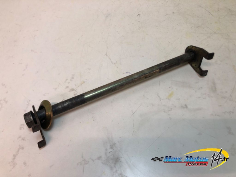 AXE DE ROUE ARRIERE DUCATI 600 MONSTER 1996