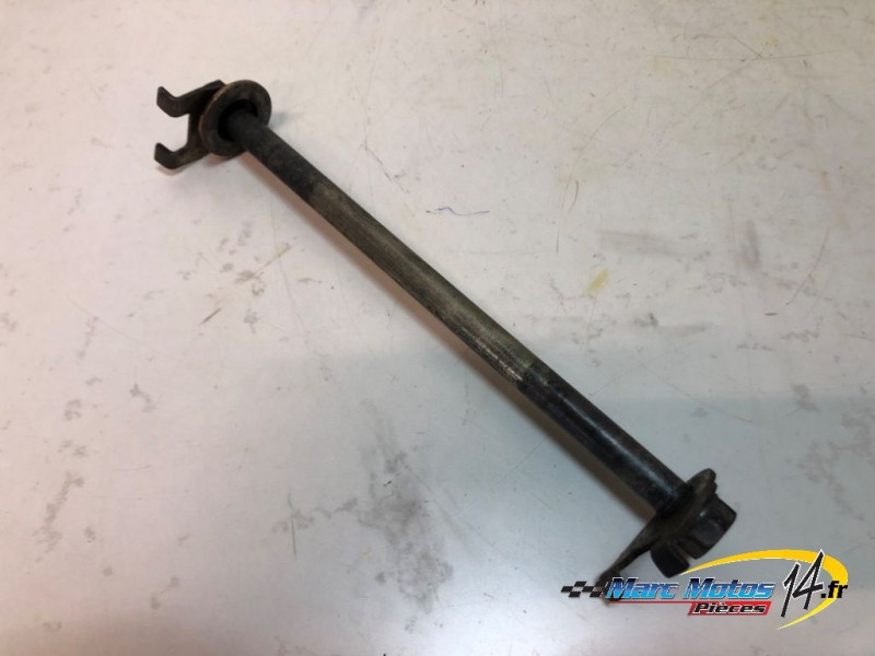 AXE DE ROUE ARRIERE DUCATI 600 MONSTER 1996