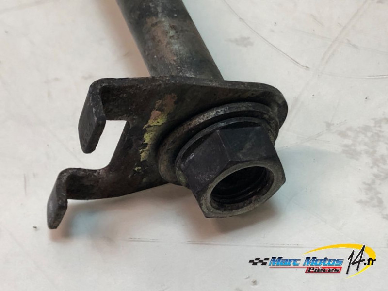 AXE DE ROUE ARRIERE DUCATI 600 MONSTER 1996