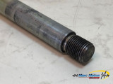 AXE DE ROUE AVANT DUCATI 600 MONSTER 1996