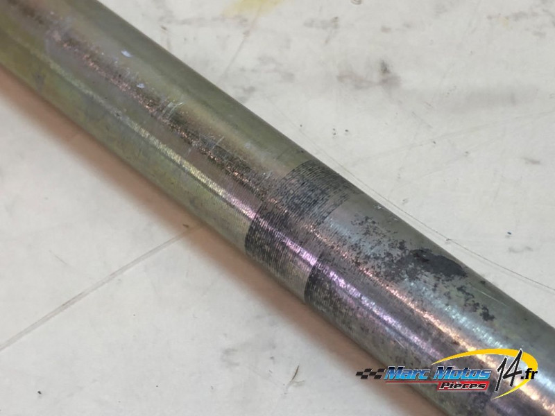 AXE DE ROUE AVANT DUCATI 600 MONSTER 1996