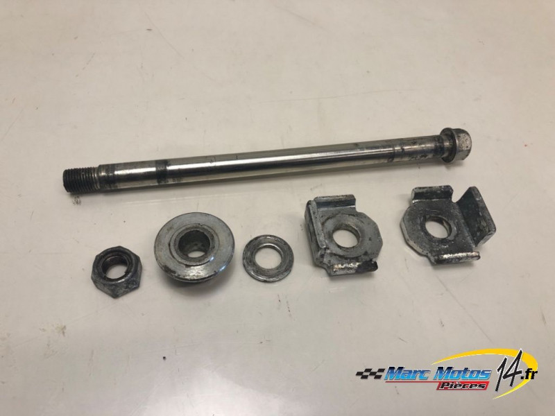 AXE DE ROUE ARRIERE YAMAHA 125 XT X 2006