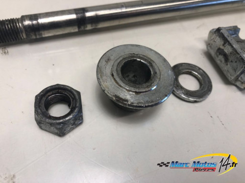 AXE DE ROUE ARRIERE YAMAHA 125 XT X 2006