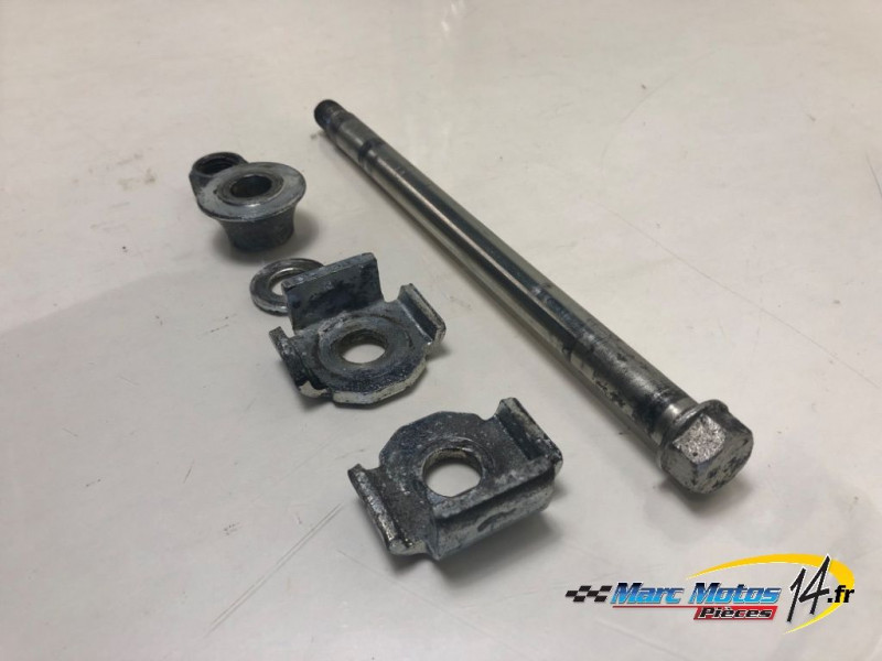 AXE DE ROUE ARRIERE YAMAHA 125 XT X 2006