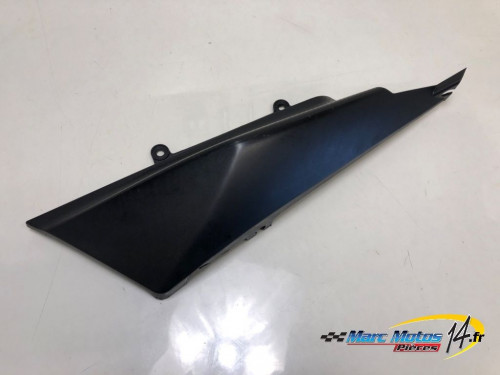 CACHE LATERAL INTERMEDIAIRE GAUCHE YAMAHA 125 XT X 2006