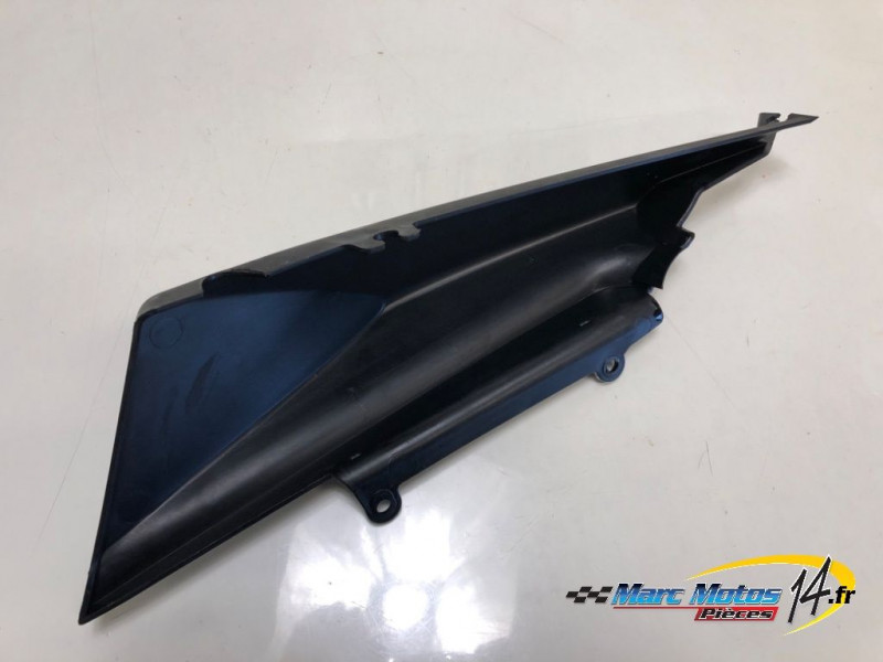 CACHE LATERAL INTERMEDIAIRE GAUCHE YAMAHA 125 XT X 2006
