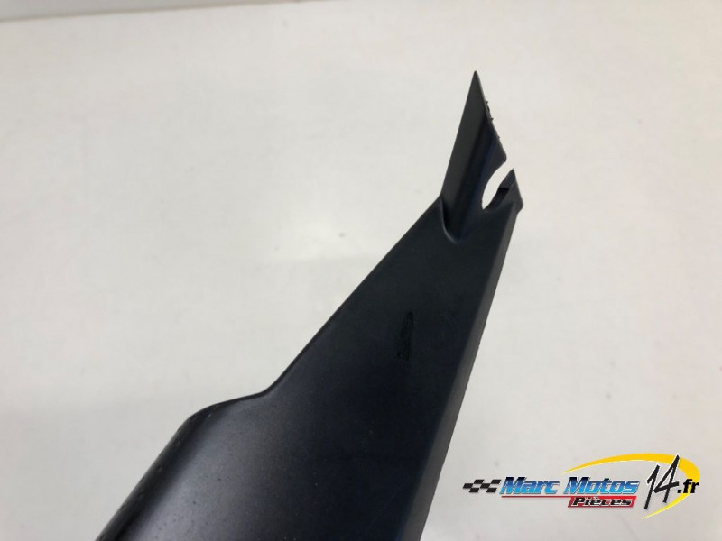 CACHE LATERAL INTERMEDIAIRE GAUCHE YAMAHA 125 XT X 2006
