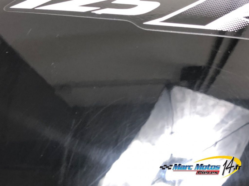 ECOPE DE RESERVOIR GAUCHE YAMAHA 125 XT X 2006