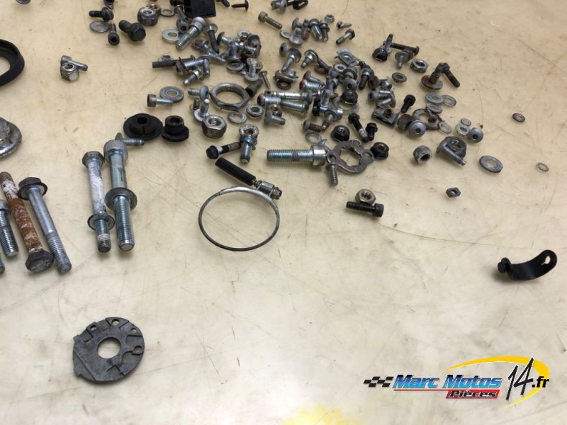 VISSERIE YAMAHA 125 XT X 2006