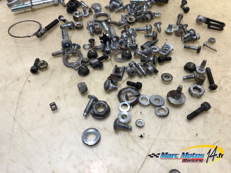 VISSERIE YAMAHA 125 XT X 2006