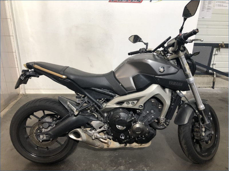 YAMAHA MT09 