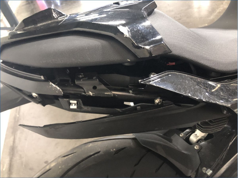 BMW F900R TRIPLE BLACK A2