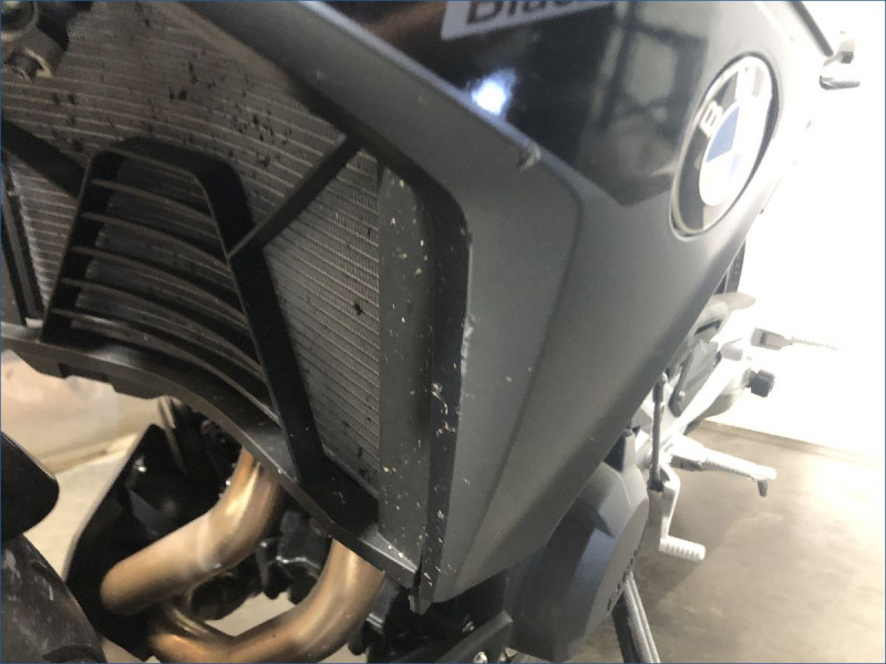 BMW F900R TRIPLE BLACK A2