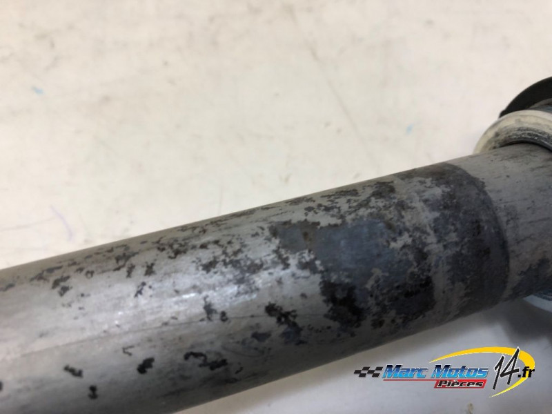 AXE DE ROUE ARRIERE YAMAHA 530 TMAX DX 2017