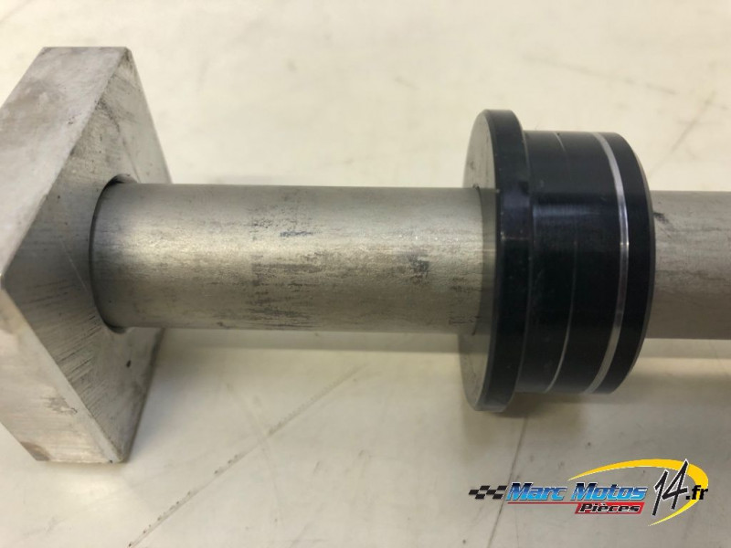 AXE DE ROUE ARRIERE KAWASAKI Z900 A2 2023