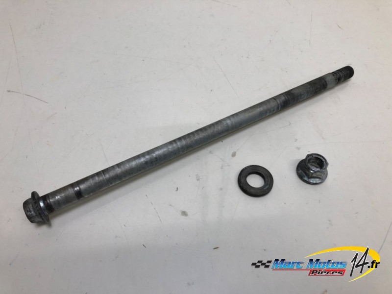 AXE DE ROUE ARRIERE SUZUKI 125 VANVAN 2009