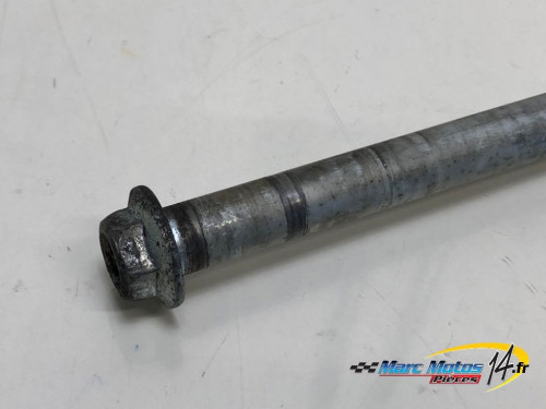 AXE DE ROUE ARRIERE SUZUKI 125 VANVAN 2009