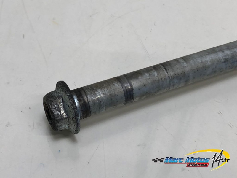 AXE DE ROUE ARRIERE SUZUKI 125 VANVAN 2009