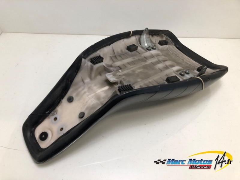 SELLE BIPLACE SUZUKI 125 VANVAN 2009