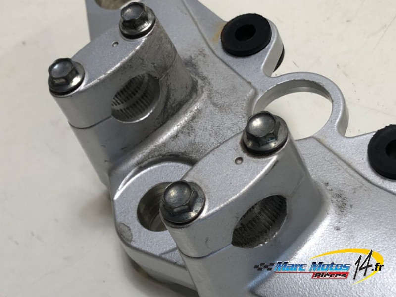 TE DE FOURCHE SUPERIEUR SUZUKI 125 VANVAN 2009