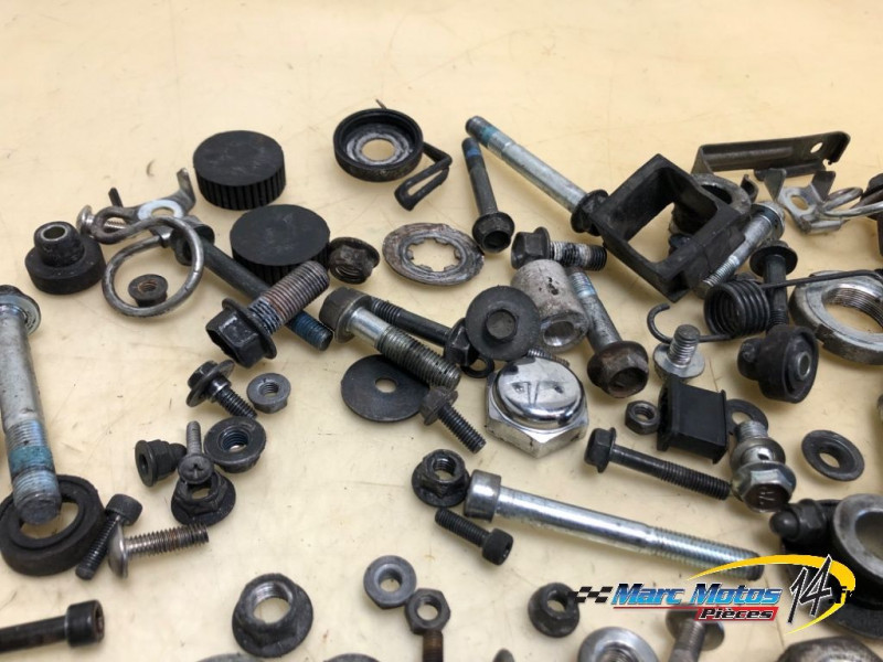 VISSERIE SUZUKI 125 VANVAN 2009