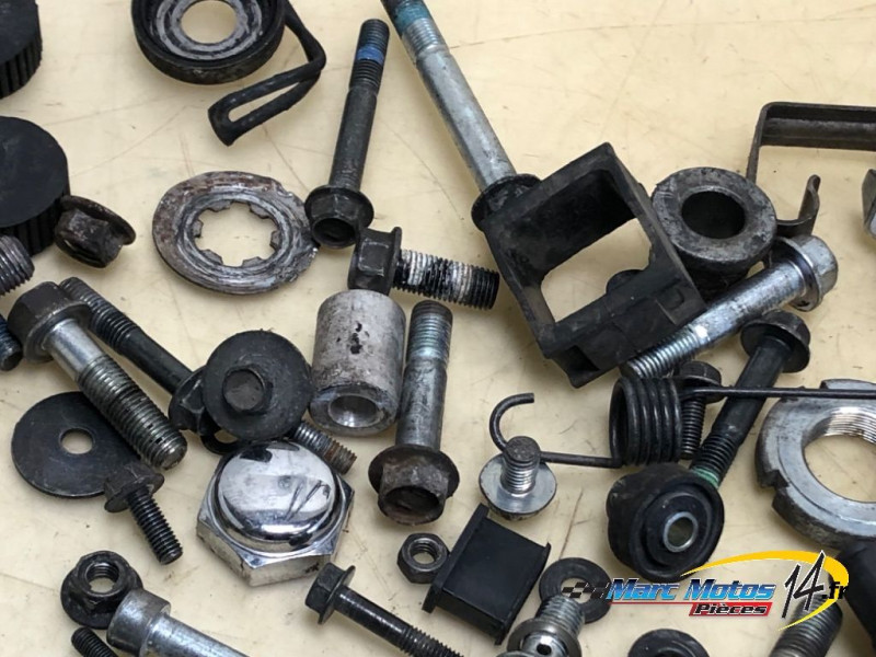 VISSERIE SUZUKI 125 VANVAN 2009