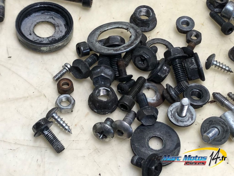 VISSERIE SUZUKI 125 VANVAN 2009