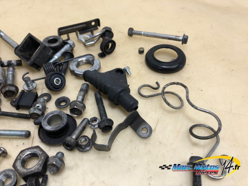 VISSERIE SUZUKI 125 VANVAN 2009