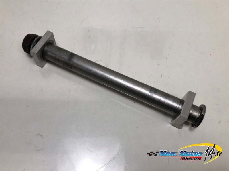 AXE DE ROUE ARRIERE YAMAHA MT01 2005