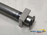 AXE DE ROUE ARRIERE YAMAHA MT01 2005