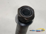 AXE DE ROUE ARRIERE YAMAHA MT01 2005