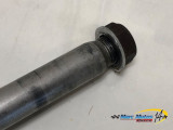 AXE DE ROUE ARRIERE YAMAHA MT01 2005