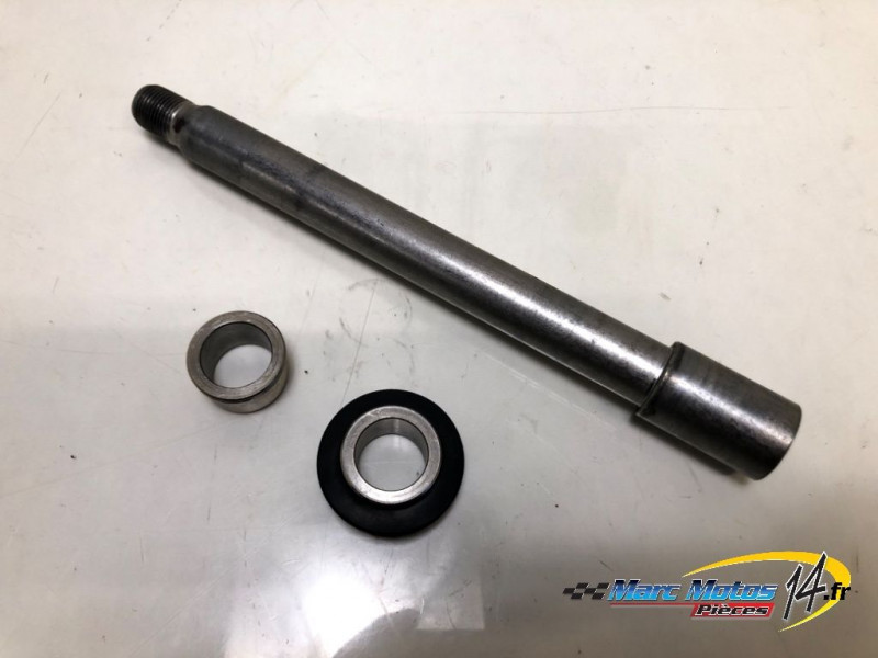 AXE DE ROUE AVANT YAMAHA MT01 2005