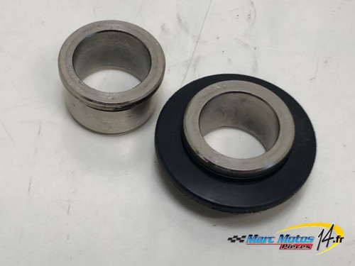 AXE DE ROUE AVANT YAMAHA MT01 2005