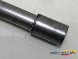 AXE DE ROUE AVANT YAMAHA MT01 2005