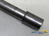 AXE DE ROUE AVANT YAMAHA MT01 2005